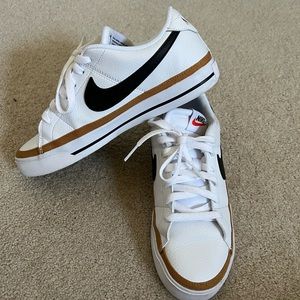 Womens Nike Court Legacy